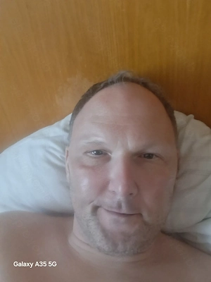 Reifer Daddy50 sucht seine younge Komplizin 18+    Kuschel u. Sextreffen 
