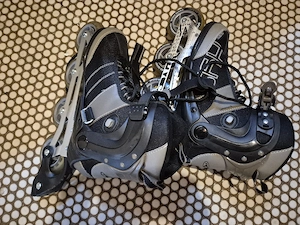 Skate Inlineskates zu verschenken.
