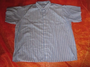 NEUw Sportiv elegant Freizeit Business DESIGNER Streifen Kurzarm Hemd 45- 46  XXL  hell- blau weiß