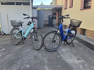 2 Fahrräder Campus E-Bikes zu verkaufen