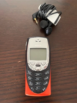 Nokia 8310 orange   voll funktionsfähig   mit original Nokia Headset