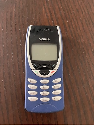 Nokia 8210 blau   voll funktionsfähig   Retro Handy