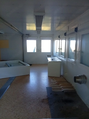 4 zusammenhängende Wohncontainer
