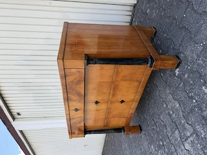 Frühe Strenge Biedermeier Kommode um 1830 in Kirschbaum 