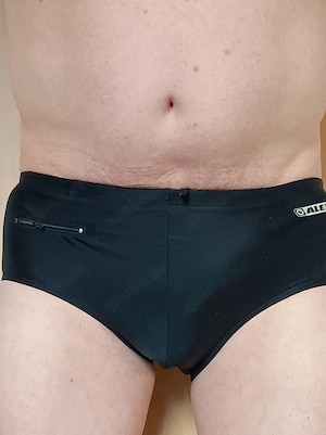 Suche zwei reife Frauen für gemeinsamen Spaß 