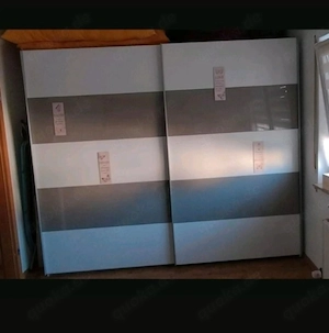 Kleiderschrank 