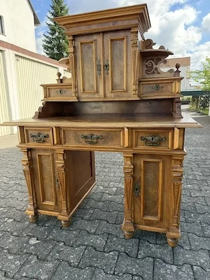 Schöner antiker Schreibtisch Gründerzeit mit Aufsatz in Nussbaum um 1880 Wohnfertig