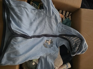 verkaufe 1 karton voll babysachen 