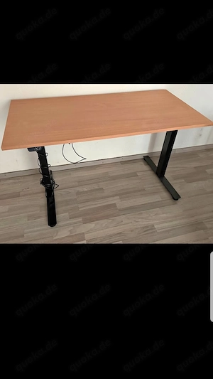 Höhenverstellbarer Schreibtisch 