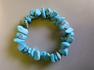 Schönes Armband aus Türkis-Steinen
