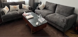 Neuwertige Cord Sofagarnitur 3-Sitzer + 2-Sitzer dunkelgrau
