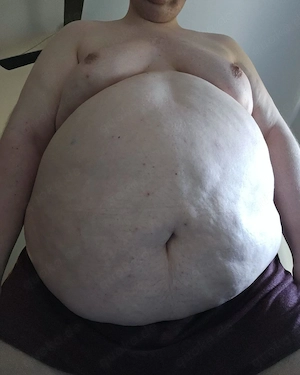 Fettie mit kleinem Phimose Pimmel sucht Geldsklaven (M W D). Ich werde fetter und du ärmer!