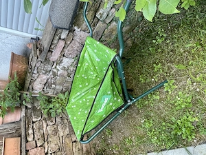 kleine Schubkarre mit Plastikeinsatz