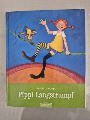 Großes Büchern mindestens 25 Bücher