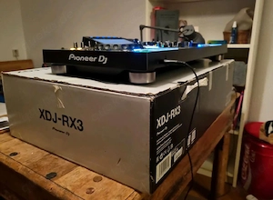 Pioneer XDJ-RX3. 