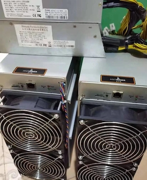 Verkauf von 3 gebrauchten Bitmain Antminer Z15-Geräten mit ca. 420 KSol s.