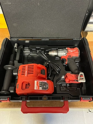 Akkuschrauber Milwaukee M18 FDD2 inkl. Schnellladegerät und Koffer
