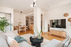 Wunderschöne 3-Zimmer-Wohnung mit 2 Schlafzimmern.
