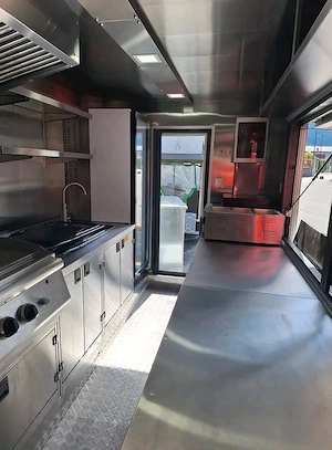 Zu verkaufen     Foodtruck in Top-Zustand zu verkaufen