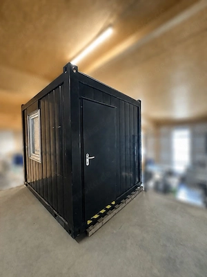 Bürocontainer mit Fenster und Tür