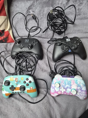 4 Nintendo Switch 2 Controller Kabelgebunden je 20 Euro 