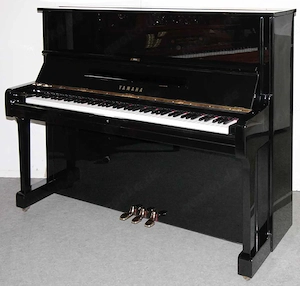 Klavier Yamaha U1, schwarz poliert, Nr. 1420535, 5 Jahre Garantie