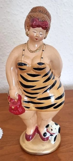 Mollige Dame mit Hund