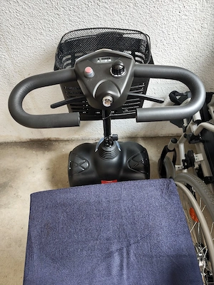Seniorenmobil himmelblau neu neuwertig 