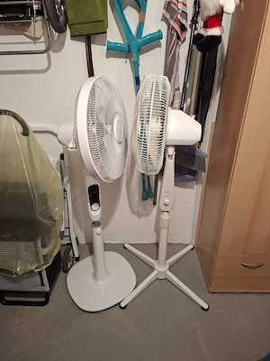 2 Standventilatoren in Weiß
