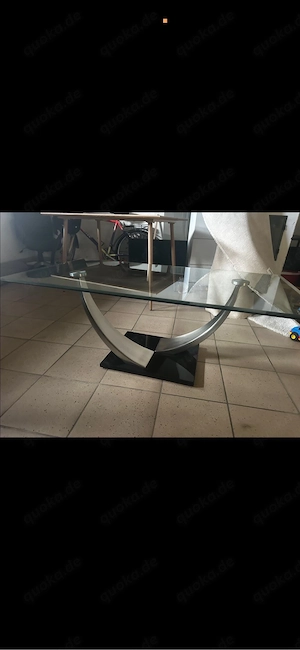 moderne Couchtisch mit Glasplatte
