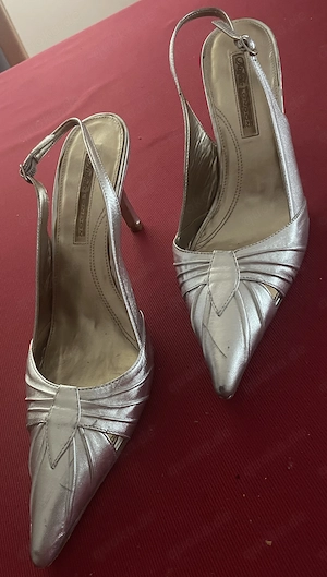 Gr. 41: Leder-Slingpumps, silberfarben "Buffalo"