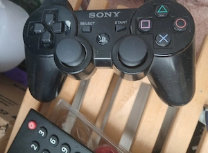 PS3 Slim mit 2 controllern und 16 spielen
