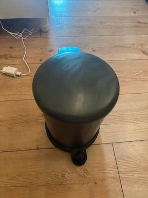 Black pedal bin   trash can   Good condition