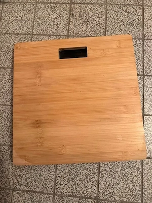 Digital bathroom scale made of bamboo   Good condition