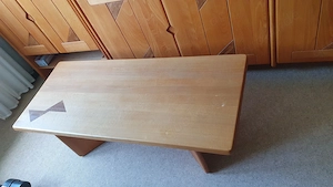 Couchtisch gebraucht, Buche massiv mit moderner Intarsie