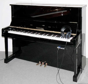 Klavier Yamaha U10A SILENT, schwarz poliert, Nr. 4855523, 5 Jahre Garantie
