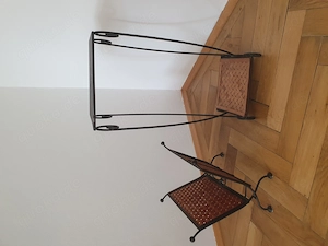 Beistelltisch mit Zeitungshalter - Retro (dekoratives Vintage- Retro-Set aus Metall mit Flechtwerk)