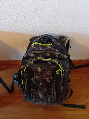 Satch Schulrucksack Camouflage mit neongrünen Details