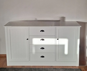 Weiße Anrichte im Landhausstil, 140x80x40cm