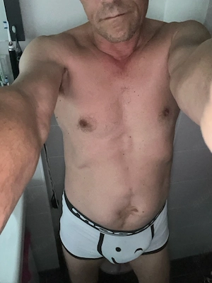 Crazy Kerl mit Riesenlatte joggt heute ab 9Uhr nackt am Baiersdorfer Weiher