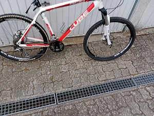 defektes Mountainbike 