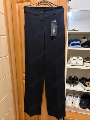 Neue schwarze Stoffhose von FB Sister mit Etikett