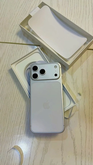 iPhone 17 pro max