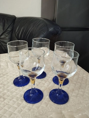 6 Vintage Gläser mit blauem Fus und Goldrand