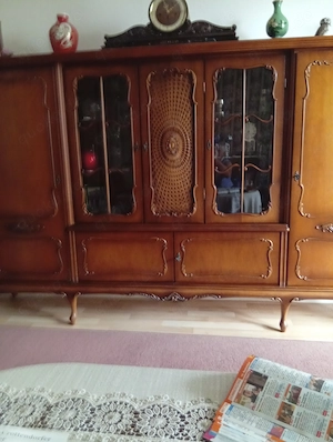 Wohnzimmerschrank Biedermeier Stil