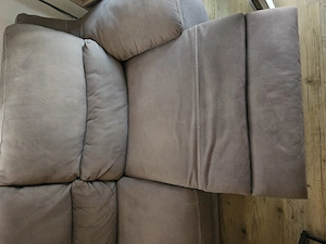 Gemütliches 2.5-Sitzer Sofa +Sessel elektrisch Verstellbar.