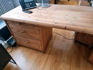 Schreibtisch Massivholz gross - 225 cm plus Schrank