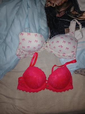 verkaufe diese beiden bhs 