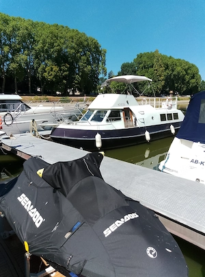 Motorboot Swin Patio Stahl