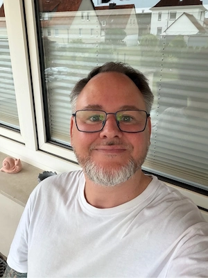 Welche Frau weiht mich in NS ein